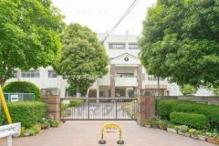 小学校まで徒歩3分