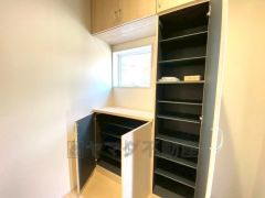 散らかりがちな玄関もスッキリの玄関収納付き