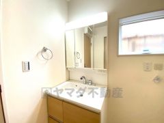 朝の忙しい時間でも身だしなみのチェックもここだけで完結。少しの時間短縮