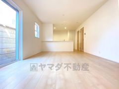 明るく、優しく光の入るリビングは家族の団らんにふさわしい空間