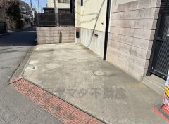 角地のため簡単に駐車できます