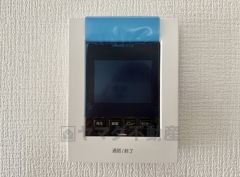 モニター付きインターホンで来訪者を確認